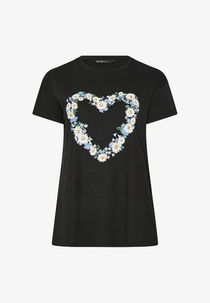 Czarny t-shirt z krótkim rękawem z sercem wykonanym z białych stokrotek i małych niebieskich kwiatów umieszczonym na środku przodu.