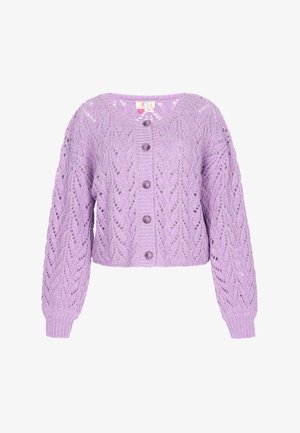 Fialový pletený kardigan s krajkovým vzorom, okrúhlym výstrihom, predným zapínaním na gombíky a rebrovanými manžetami. Disponuje piatimi tmavými gombíkmi.