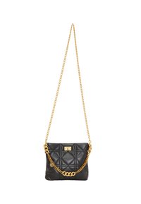 Borsa in pelle nera trapuntata con una tracolla in catena dorata. Presenta una chiusura in hardware dorato e una superficie liscia con motivi geometrici.