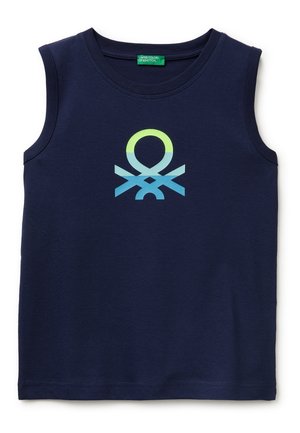 Donkerblauwe mouwloze top met ronde halslijn en een meerkleurig abstract logo in het midden aan de voorkant.