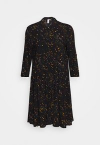 Abito nero con maniche lunghe, chiusura con bottoni e motivo floreale in giallo, rosso e verde; presenta una gonna a campana plissettata.