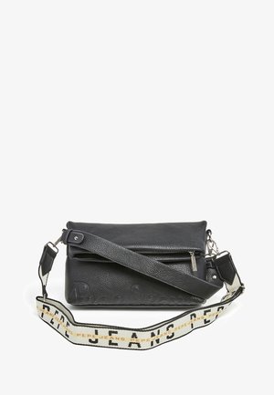 Sac bandoulière en cuir noir avec rabat, poche avant zippée et sangle en tissu réglable imprimée du logo "Pepe Jeans".