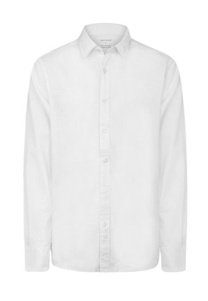 Biała koszula z długim rękawem, zapinana na guziki, z kołnierzykiem, posiadająca siedem guzików z przodu oraz mankiety na guziki, prezentowana na białym tle.