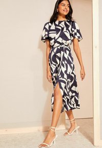 Friends Like These FLUTTER SLEEVE PRINTED MIDI SUMMER  - Freizeitkleid - navy blue
