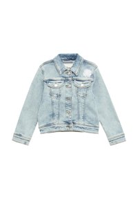 Veste en denim bleu clair à manches longues, deux poches poitrine, fermetures à boutons en argent et un accent de fleur en tissu blanc sur l'épaule gauche.