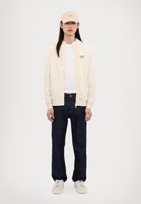EA7 Emporio Armani TRAIN CORE HOODIE - Majica s kapuljačom - whitecap gray