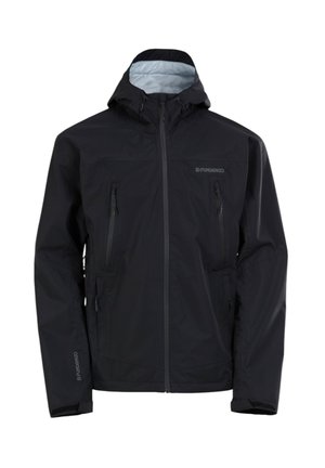 Veste noire imperméable avec capuche, fermeture éclair frontale, deux poches poitrine et poignets élastiques. Texture lisse avec un design léger.
