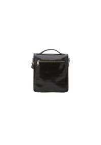 Borsa a tracolla quadrata in pelle nera con manico superiore, tasca con zip frontale e hardware oro, caratterizzata da una finitura lucida e un design strutturato.