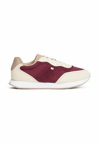 Maroon and cream sneakers featuring suede and smooth leather, with a white sole and beige accents, designed with a rounded toe and lace-up closure.