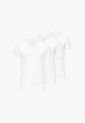 Tre hvide bomulds v-hals t-shirts stablet. Hver har korte ærmer og en glat tekstur, uden mønstre eller synligt hardware.