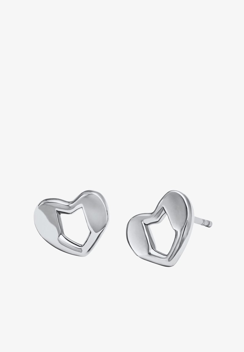 Pendientes plateados en forma de corazón con un diseño calado, que presentan un acabado pulido y bordes suaves. Con cierre de palanca para un uso seguro.