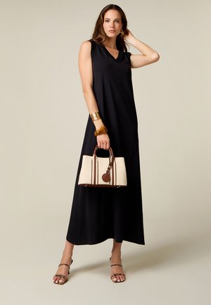Oltre, VESTITO LUNGO CON SCOLLO A V - Vestido de punto - nero