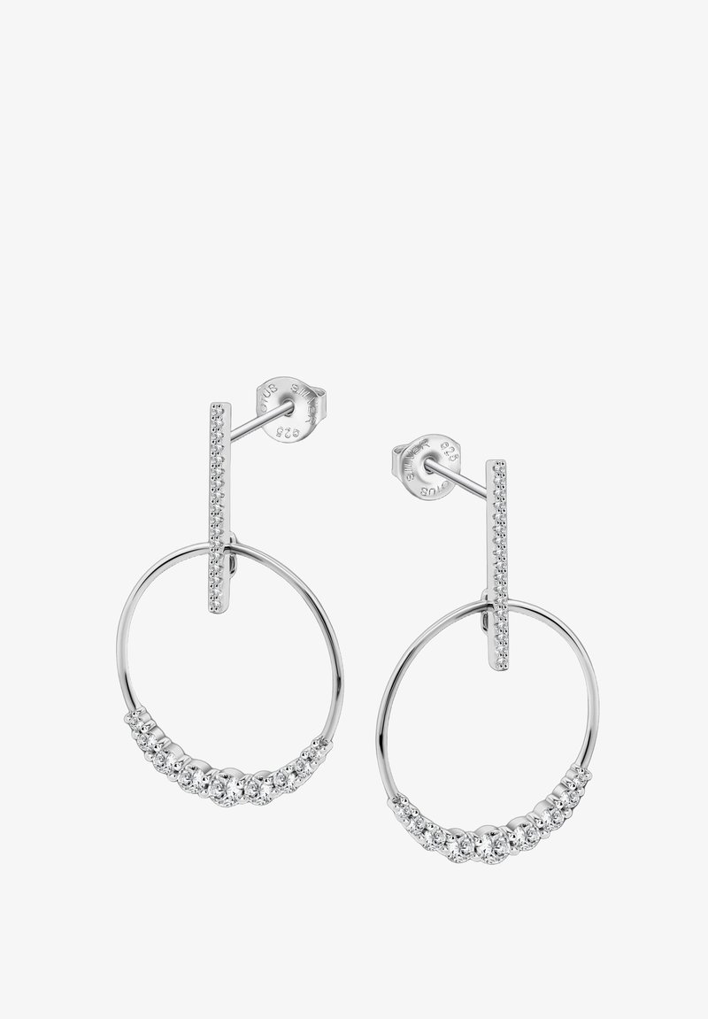 Boucles d'oreilles créoles en argent avec une barre verticale ornée de petites pierres précieuses claires et un motif texturé sur la barre. Design circulaire en forme de créole.