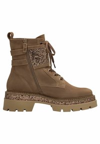 Bottine en daim marron avec un panneau de paillettes texturé, bout arrondi, lacets à l'avant, fermeture éclair et semelle épaisse à motif tacheté.
