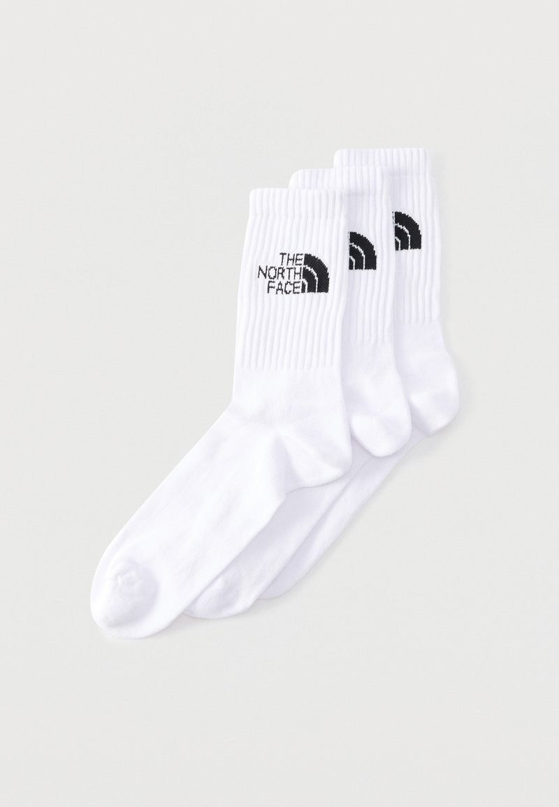 Τρία ζευγάρια λευκές κάλτσες μέσης με ριμπ περιμετρικά, η κάθε μία με μαύρο λογότυπο "The North Face" στο πλάι.