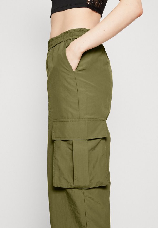 LORENZO - Cargo trousers - kalamata4