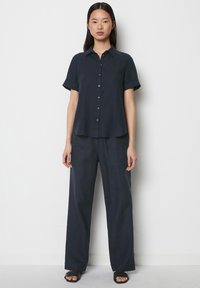 Marc O'Polo KURZARM-REGULAR AUS LEICHTER QUALITÄT - Hemdbluse - deep blue sea