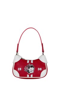 Bolso de mano rojo con acentos blancos, que presenta un personaje de dibujos animados, dos franjas blancas y los números "19" y "30". Textura suave y forma redondeada.