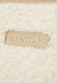 Valentino Bags SPECIAL CAMY - Bolso de mano - beige