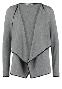Cardigan gris clair ouvert devant, manches longues et bordure noire le long des bords, fabriqué en tissu doux et texturé.