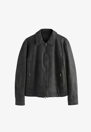 Czarna skórzana kurtka z zamkiem błyskawicznym, szpiczastym kołnierzem i dwiema przednimi kieszeniami na zamek. Gładka faktura i zorganizowany design.