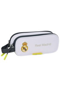 Biały prostokątny piórnik z dwiema czarnymi kieszeniami na zamek b�łyskawiczny, logo Real Madrid, tekst oraz żółte końcówki zamków.