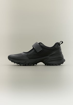 Calvin Klein, HIKE RUNNER SLIPON - Маратонки - triple black