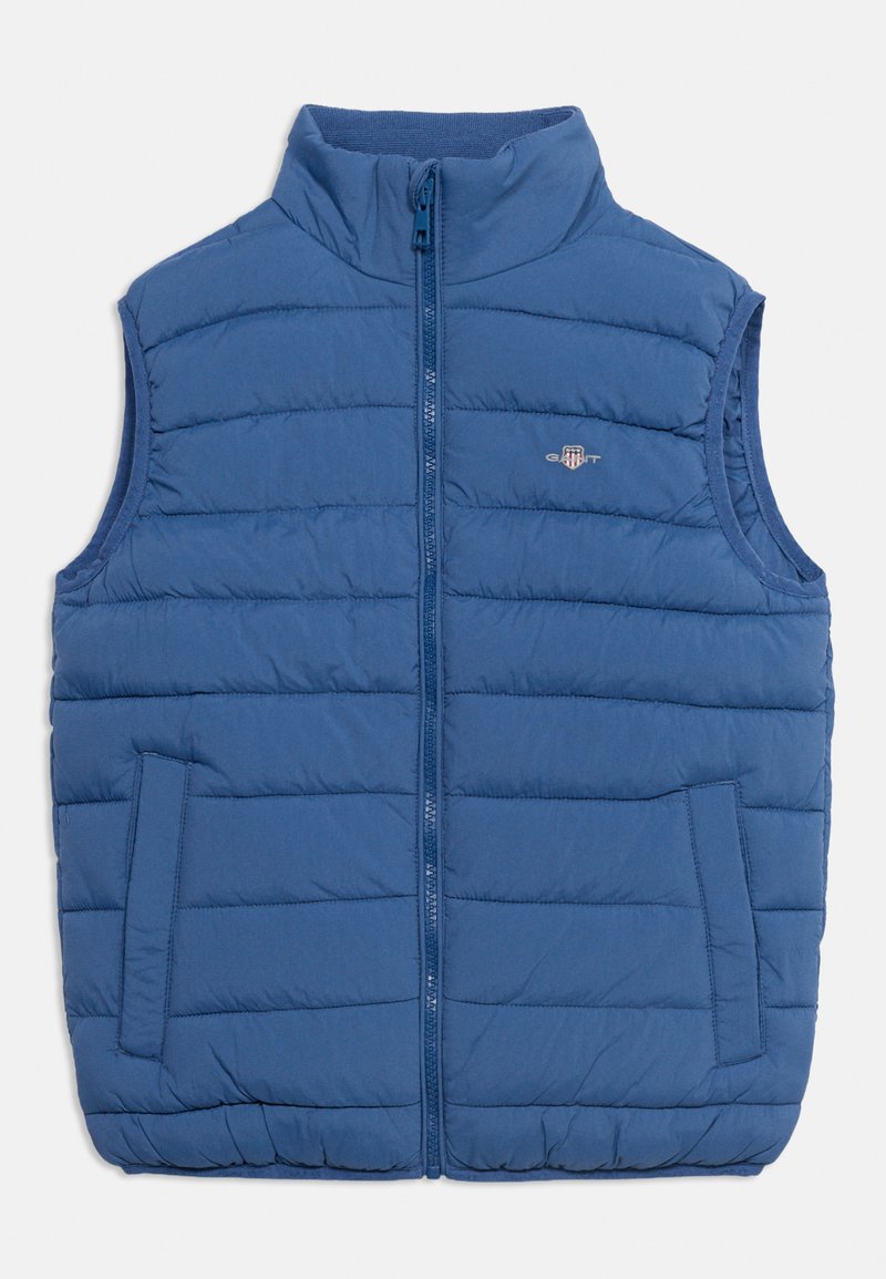 Veste sans manches matelassée bleue avec fermeture éclair à l'avant, deux poches latérales et petit logo sur la poitrine gauche.