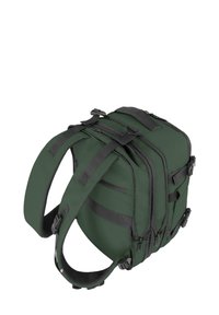 Grüner multifunktionaler Rucksack mit verstellbaren Trägern, mehreren Reißverschlussfächern und einem strukturierten Material mit schwarzen Akzenten.