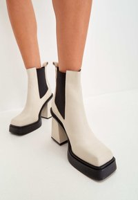 Cesare Gaspari Botines con plataforma - beige