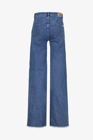 Vaqueros azules de talle alto y pierna ancha, con bolsillos traseros, trabillas para cinturón y un pequeño parche de cuero en la cintura.