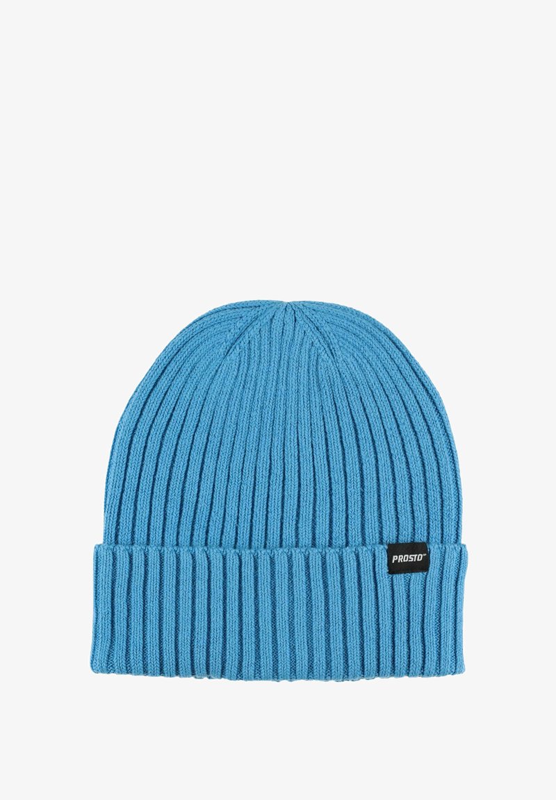 Niebieska dziana czapka z prążkowaną fakturą, składanym rondem i małą czarną metką z logo po boku.
