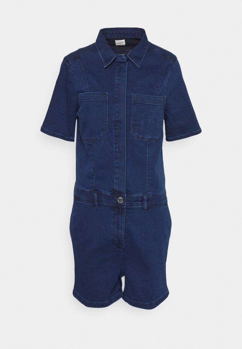 Macacão de ganga em azul escuro, com gola, mangas curtas, dois bolsos no peito e fecho de botão na cintura.