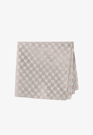 Beige gefalteter Stoff mit einem durchgehenden weißen fächerförmigen Muster, dargestellt vor weißem Hintergrund.