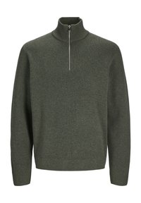 Groene, gestructureerde gebreide pullover met een hoge kraag en een half-rits ontwerp, voorzien van lange mouwen en een ontspannen pasvorm.