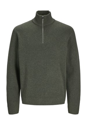 Groene, gestructureerde gebreide pullover met een hoge kraag en een half-rits ontwerp, voorzien van lange mouwen en een ontspannen pasvorm.