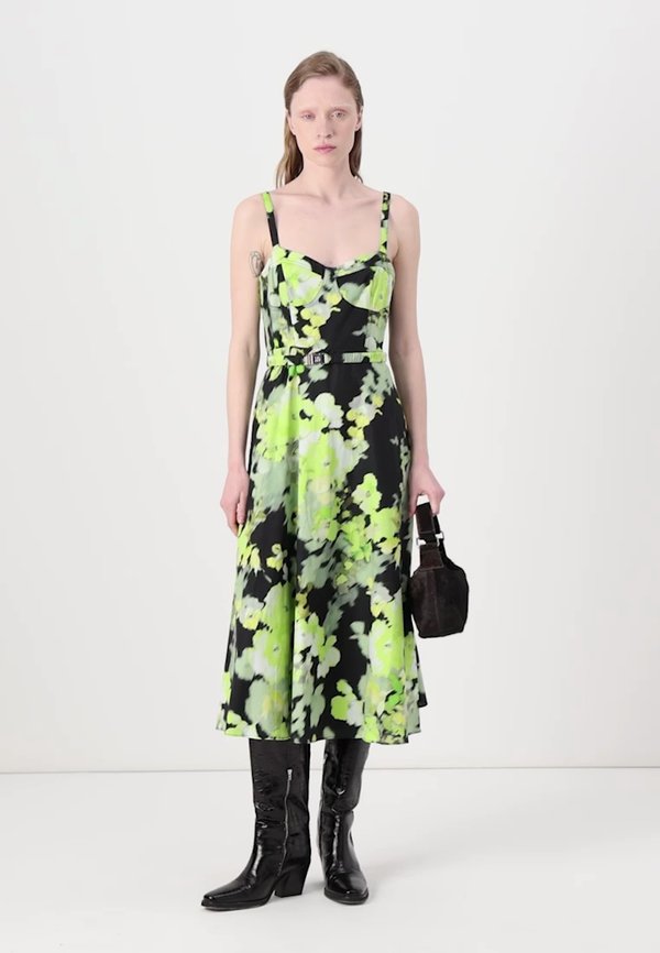 STRUCTURED BODICE FIT FLARE - Day dress4