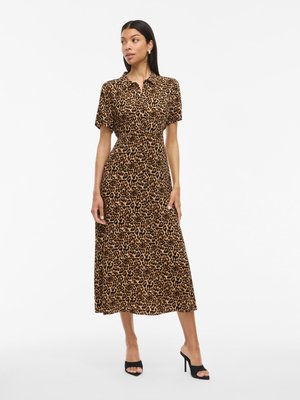 Robe midi à imprimé léopard avec des manches courtes, un col classique et une taille cintrée. Confectionnée dans un tissu léger, elle présente une silhouette fluide.