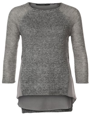 Szary sweter z dzianiny z długimi rękawami, okrągłym dekoltem oraz warstwowymi detalami z tkaniny na dole i po bokach.