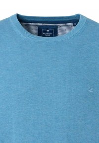 Hellblaue Strickpullover aus einem gestrickten Stoff, mit einem gerippten Rundhalsausschnitt, subtilen Logo-Details und gestreiftem Innenfutter.