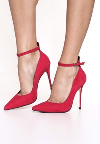 MAI PIÙ SENZA Lodičky na vysokém podpatku - red