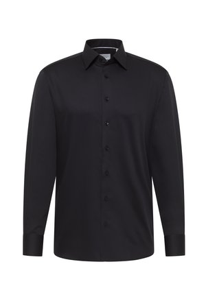 Chemise habillée pour homme à manches longues noire avec boutons sur le devant et col classique, présentée sur fond blanc.