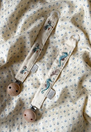 Cam Cam Copenhagen EMBROIDERED PACIFIER HOLDER - Dummy chain - sea garden