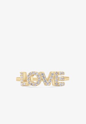 Gouden ring met het woord "LOVE", versierd met heldere kristalaccenten, benadrukt een gladde afwerking en een open bandontwerp.
