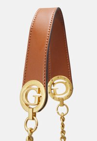 Guess MASIE GIRLFRIEND SATCHEL - Handväska - cognac