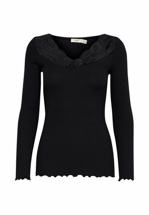 Maglietta nera a maniche lunghe con una texture a coste, dotata di scollatura a V decorata con pizzo nero e bordi ondulati.