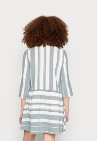 ONLY ONLCHICAGO STRIPE DRESS - Vestido de dia - cloud dancer/moonlight blue