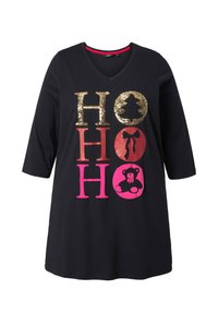 Svart V-ringad tunika med paljettprydd "HO HO HO"-text i guld och röd, samt en rosa nallebjörnsgrafik framtill. Mjuk bomullsmaterial.