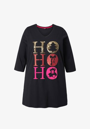 Schwarzes V-Ausschnitt-Tunikashirt mit pailettenbesetztem "HO HO HO"-Text in Gold und Rot sowie einem pinken Teddybär-Graphic auf der Vorderseite. Aus weichem Baumwollmaterial.