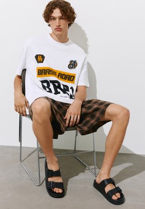 PULL&BEAR, BEACH FLAT SANDALS - Pantofle - black